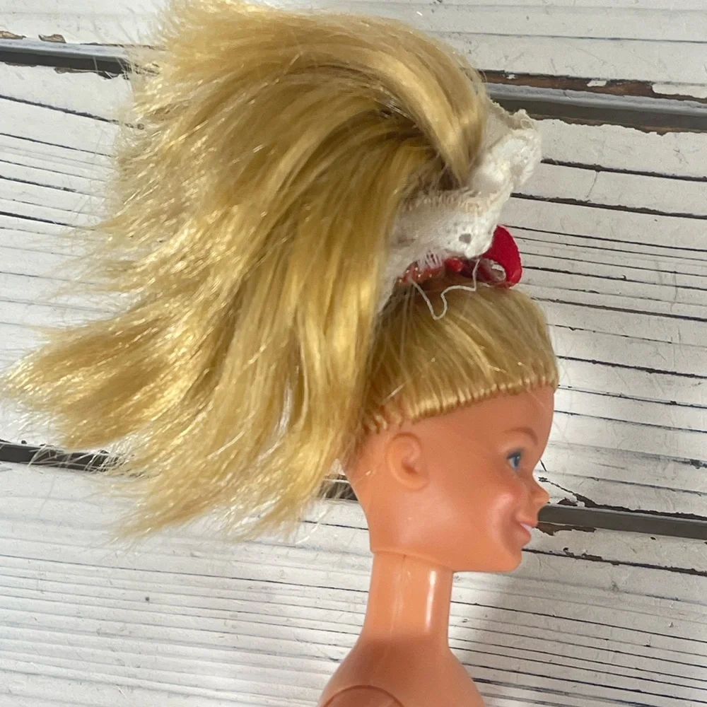 Vintage 1978 Mattel Barbie Doll Figure‎ Clothing Great Condition